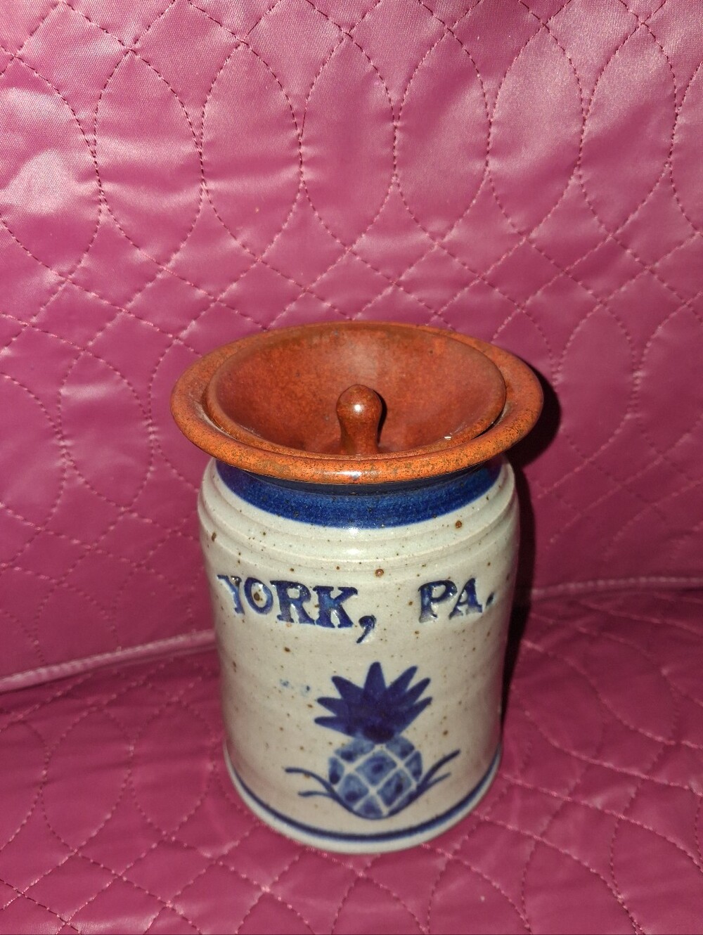 VINTAGE AND DURABLE SALT GLAZED STONEWARE CROCK WITH LID. SZE 7 BY 3.5
